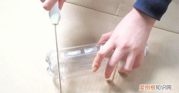 可乐易拉罐瓶底变形还能喝嘛 可乐喝完了瓶子可别扔