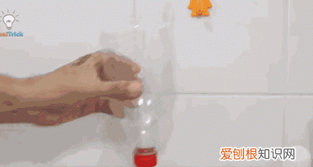 可乐易拉罐瓶底变形还能喝嘛 可乐喝完了瓶子可别扔