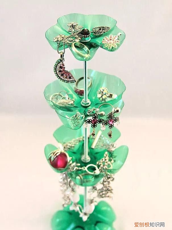 可乐易拉罐瓶底变形还能喝嘛 可乐喝完了瓶子可别扔