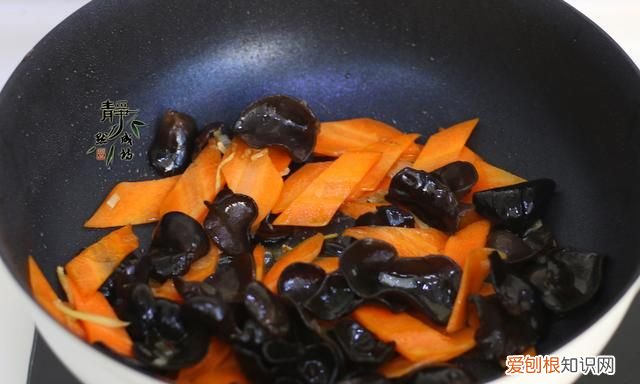 不用怀疑这菜绝对简单又下饭,下饭一绝这道菜吃10顿都不会腻