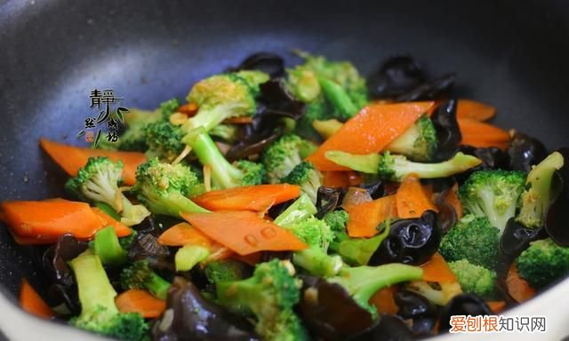 不用怀疑这菜绝对简单又下饭,下饭一绝这道菜吃10顿都不会腻