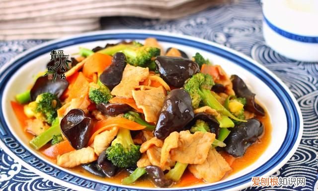 不用怀疑这菜绝对简单又下饭,下饭一绝这道菜吃10顿都不会腻