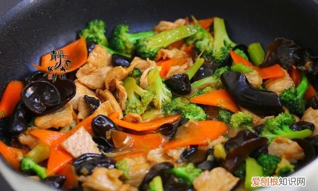 不用怀疑这菜绝对简单又下饭,下饭一绝这道菜吃10顿都不会腻