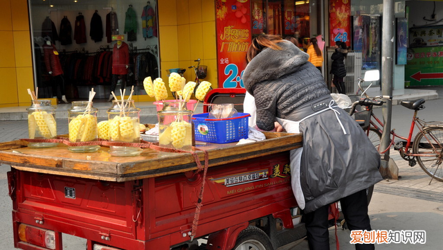 菠萝的吃法盐水泡多久 菠萝不用盐水泡怎么吃