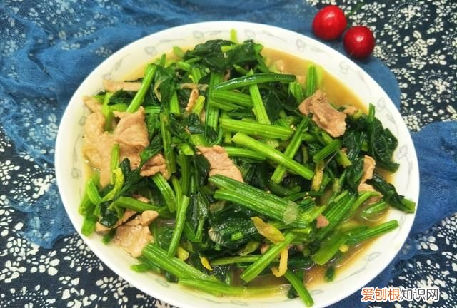 炒菠菜菠菜里面草酸能炒出来吗 菠菜怎么炒又嫩又绿