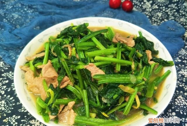 炒菠菜菠菜里面草酸能炒出来吗 菠菜怎么炒又嫩又绿