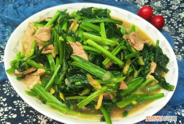 炒菠菜菠菜里面草酸能炒出来吗 菠菜怎么炒又嫩又绿