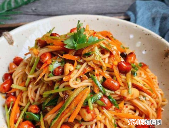 酸辣凉拌面家常做法，如何自制酸辣凉面窍门