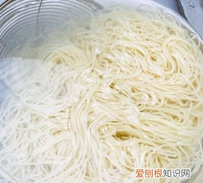 阳春面在家也能做,非常简单,好吃又开胃,最适合上班族