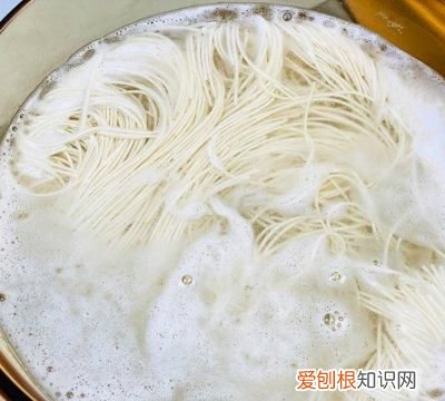 阳春面在家也能做,非常简单,好吃又开胃,最适合上班族