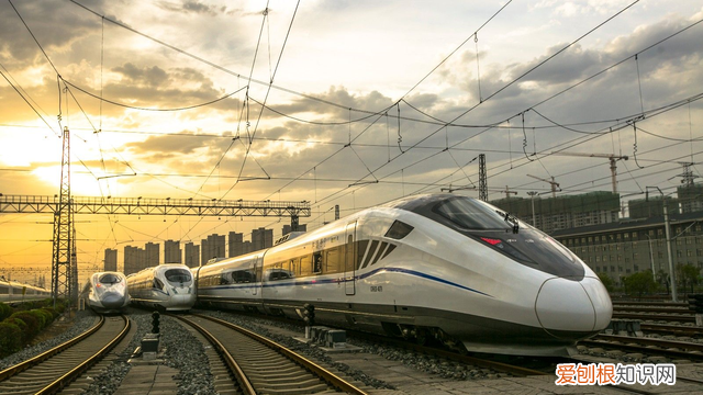 内燃机车和高铁的连接方式,国内还在使用内燃机车的铁路