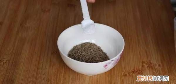 炸香肠怎么做才好吃，如何才能炸出最正宗的火腿肠呢