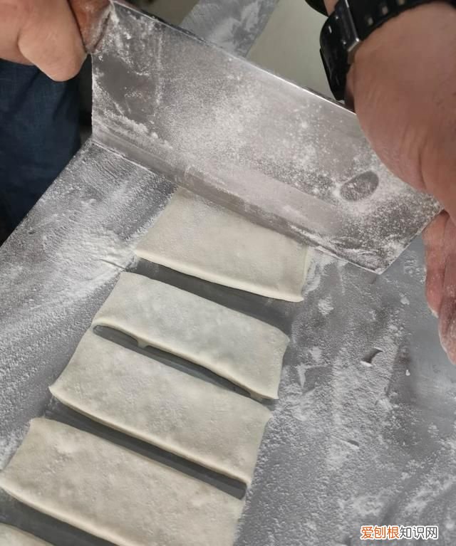 每天早餐吃的油条特别的好吃 正宗早餐的油条怎么做才能好吃
