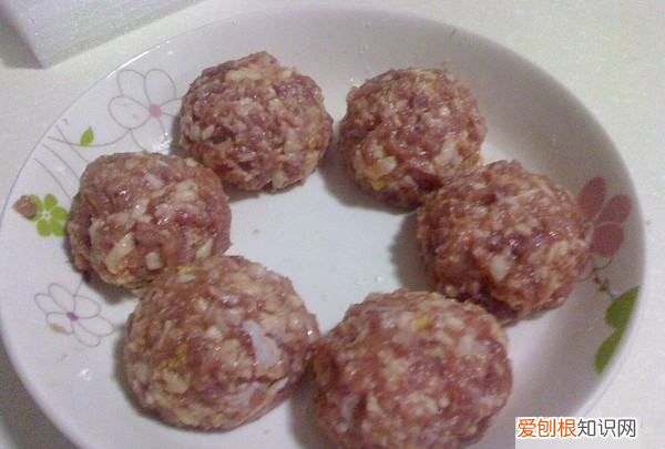 红烧狮子头最简单做法,红烧狮子头的制作方法及步骤