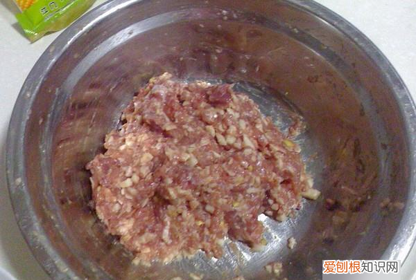 红烧狮子头最简单做法,红烧狮子头的制作方法及步骤