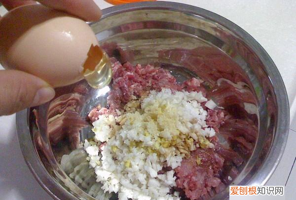 红烧狮子头最简单做法,红烧狮子头的制作方法及步骤