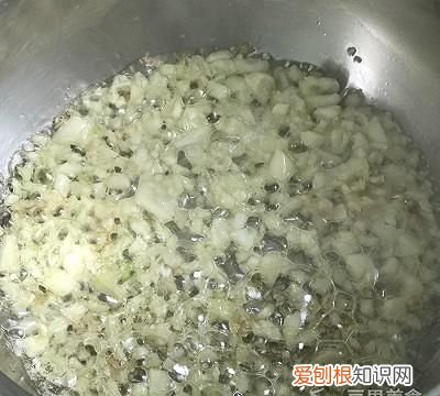 广式蒜蓉蒸茄子,素烧茄子的家常做法蒜蓉