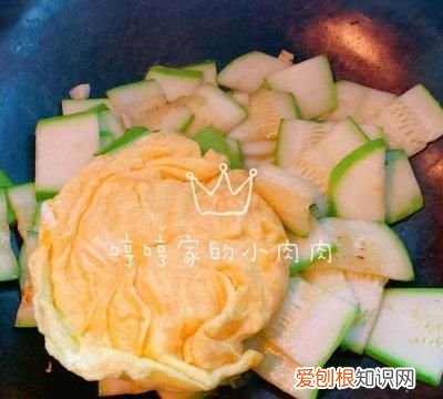 这样做西葫芦炒蛋,比饭店里的还好吃英语