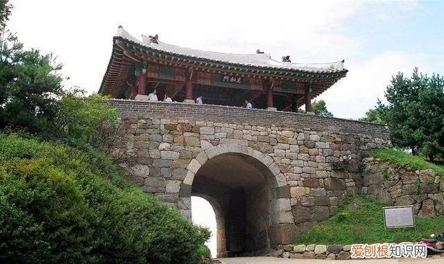 韩国人祭祀中国明朝崇祯皇帝,崇祯皇帝死后谁将他送入墓室
