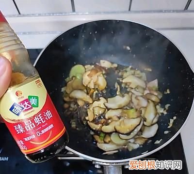 学会这道香菇油菜,让冬日美味加倍吧