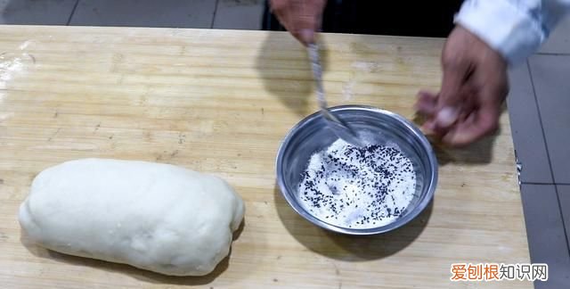 厨师长教你炸糖糕的正确做法,炸糖糕的和面做法