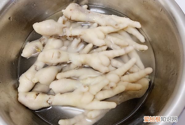 柠檬无骨鸡爪的详细做法，无骨柠檬鸡爪正宗制作方法