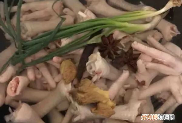 柠檬无骨鸡爪的详细做法，无骨柠檬鸡爪正宗制作方法