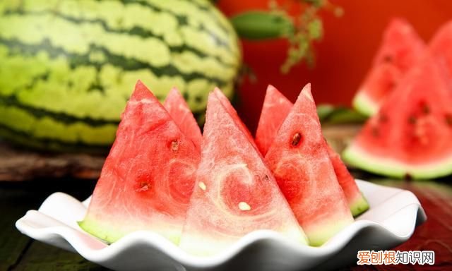 西瓜放冰箱隔夜能吃吗用保鲜膜