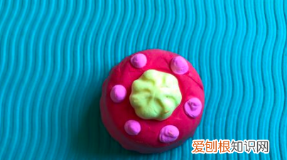 怎么用软泥做小甜点，橡皮泥甜品怎么做视频
