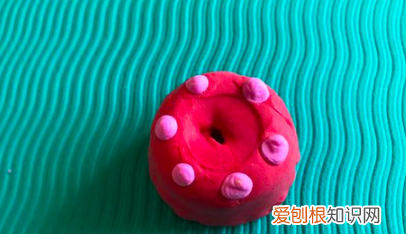 怎么用软泥做小甜点，橡皮泥甜品怎么做视频
