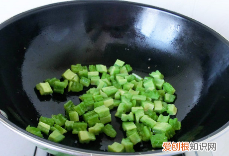 苦瓜炒鸡蛋不苦的诀窍