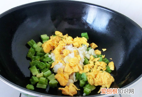 苦瓜炒鸡蛋不苦的诀窍