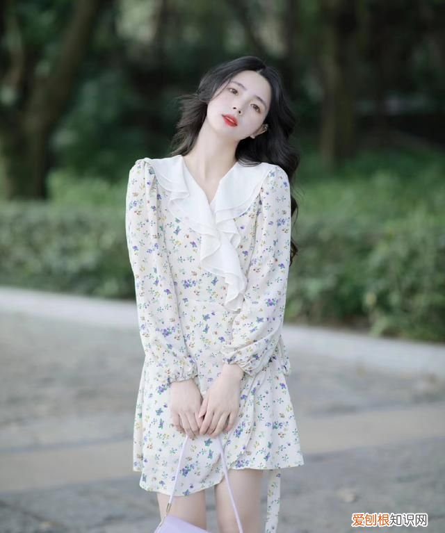 穿裙子拍照姿势技巧怎么拍好看呢