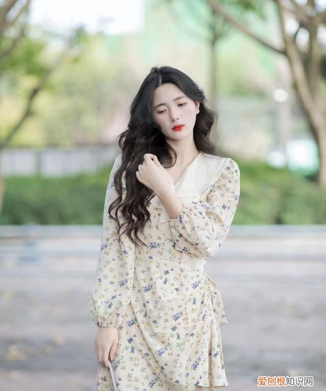 穿裙子拍照姿势技巧怎么拍好看呢