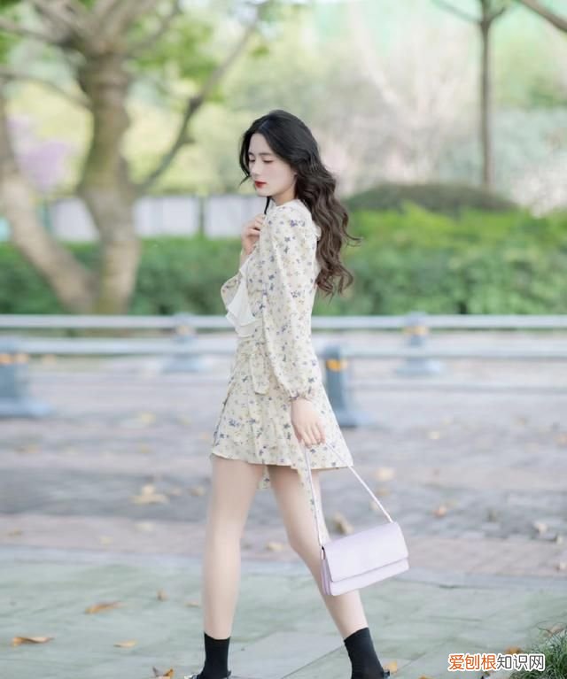 穿裙子拍照姿势技巧怎么拍好看呢