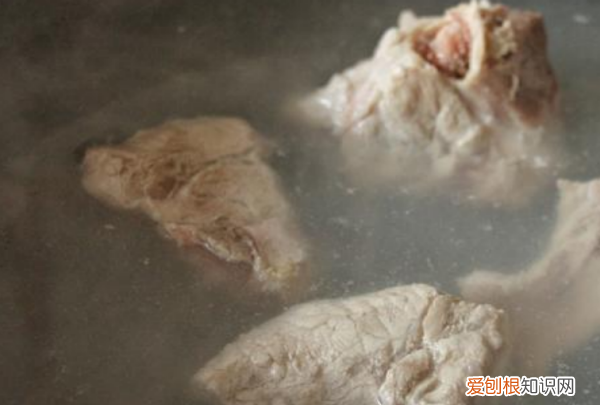 猪骨莲藕汤放什么材料,骨头莲藕汤的做法作用