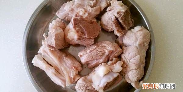 猪骨莲藕汤放什么材料,骨头莲藕汤的做法作用