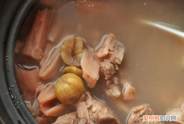 猪骨莲藕汤放什么材料,骨头莲藕汤的做法作用