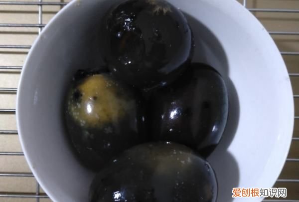 皮蛋肠的家常做法，肉皮松花蛋肠的做法及配料