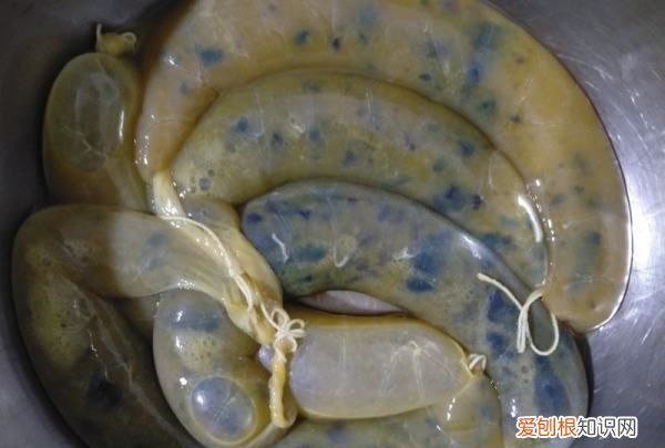 皮蛋肠的家常做法，肉皮松花蛋肠的做法及配料