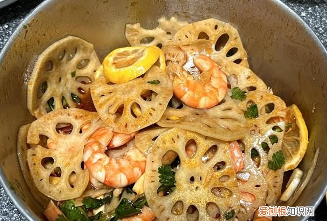 藕条辣口虾做法,麻辣莲藕虾做法