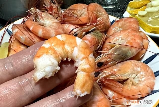 藕条辣口虾做法,麻辣莲藕虾做法