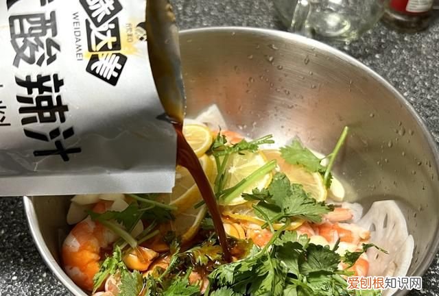 藕条辣口虾做法,麻辣莲藕虾做法