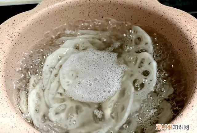 藕条辣口虾做法,麻辣莲藕虾做法