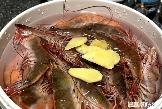 藕条辣口虾做法,麻辣莲藕虾做法