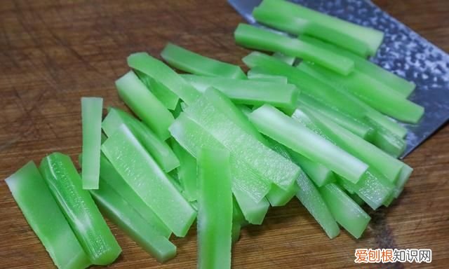 炒莴笋怎么炒好吃窍门,500克莴笋炒莴笋片够几个人吃
