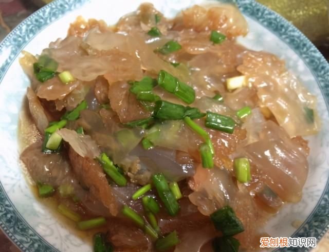 吃海蜇不能吃什么,海蜇是可以生吃的嘛
