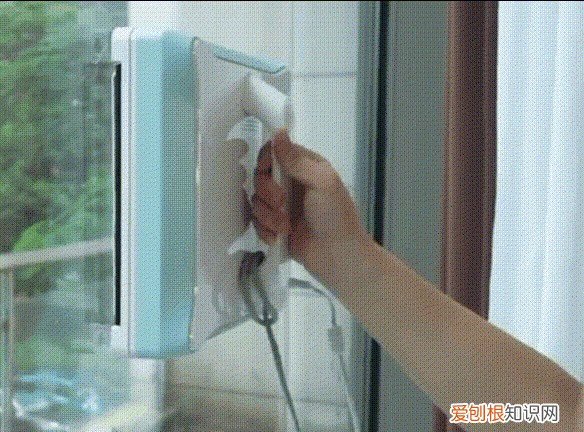 手动擦窗器不小心粘合了怎么打开