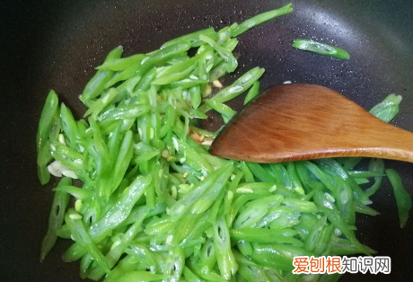 炒豆角保持翠绿的窍门