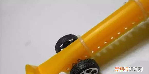 如何用气球制作有趣的玩具，怎样能做一个以气球作动力的小车呢